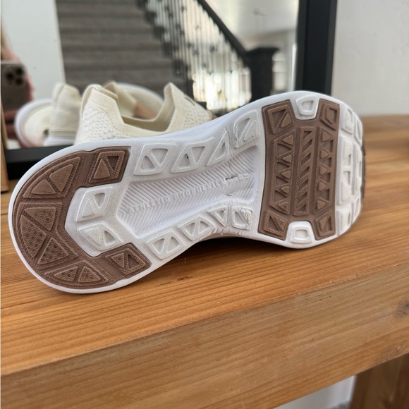 APL Athletic Propulsion Labs Techloom Bliss sneakers, women’s size 5.5 - Picture 4 of 5